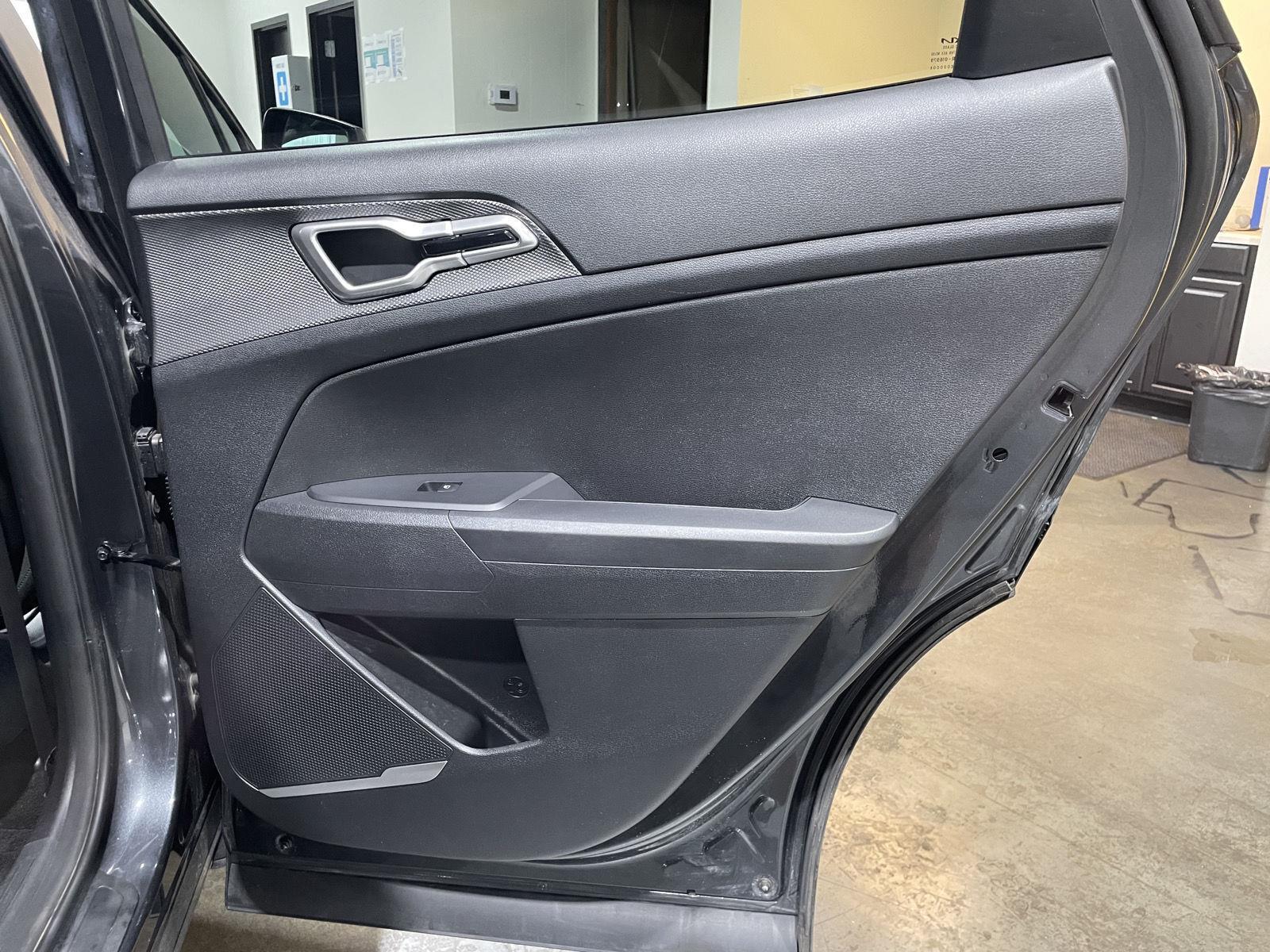 Vehicle photo 20