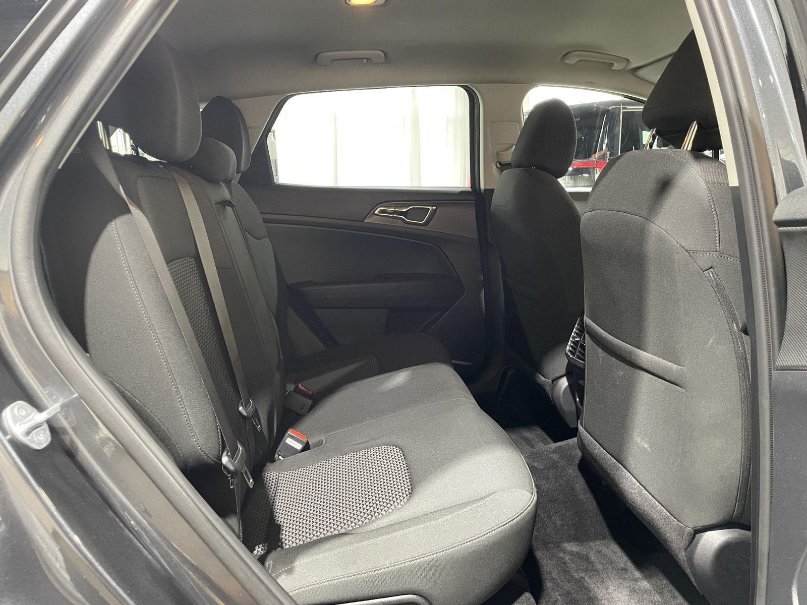 Vehicle photo 21