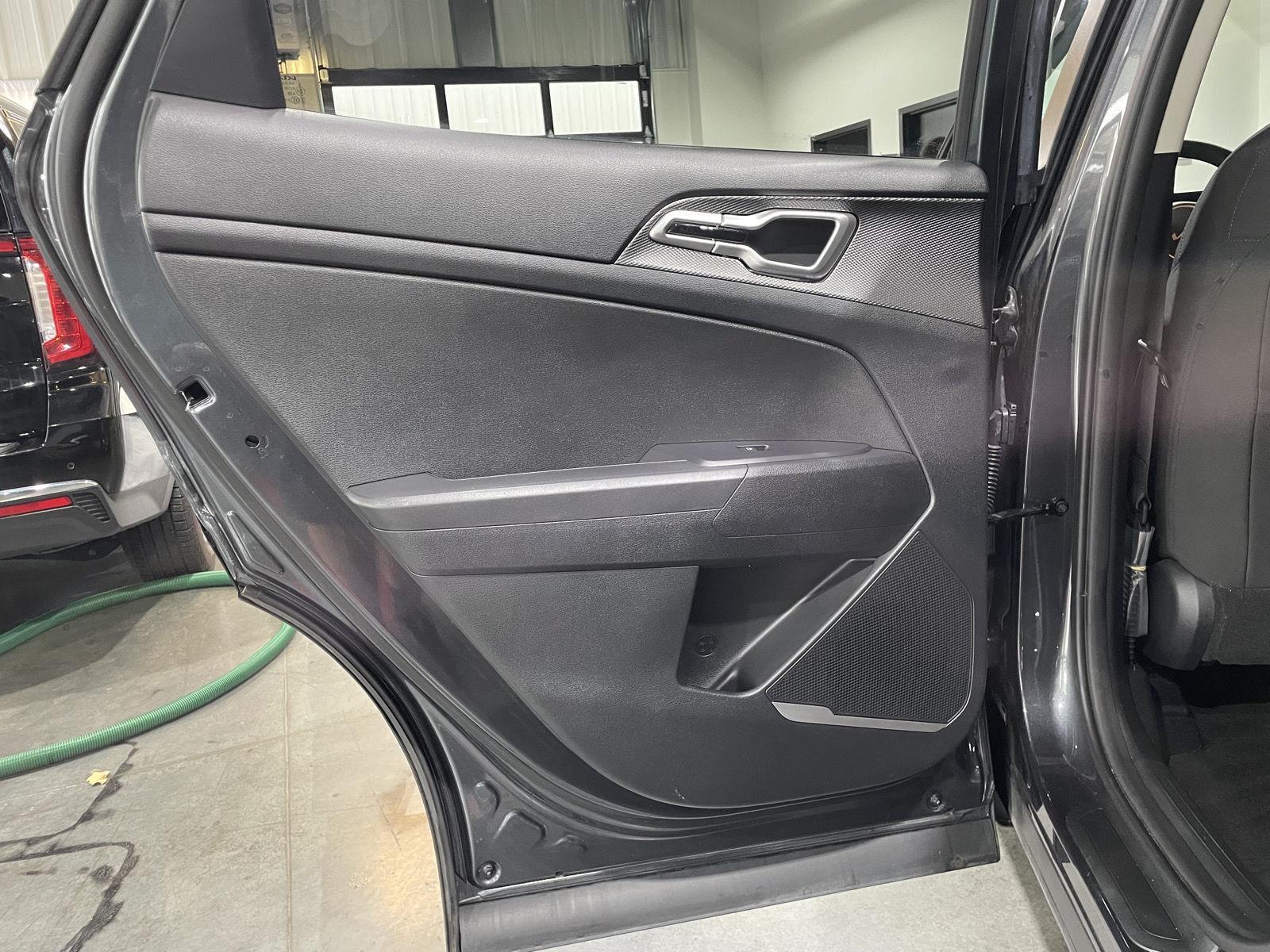 Vehicle photo 22