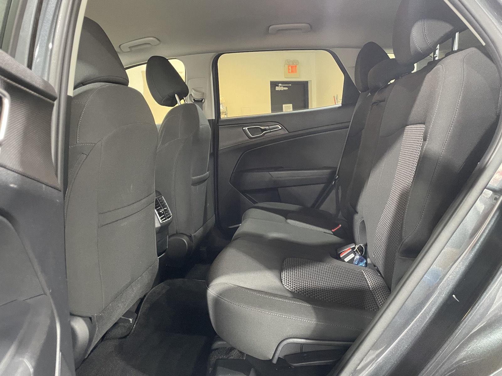 Vehicle photo 23
