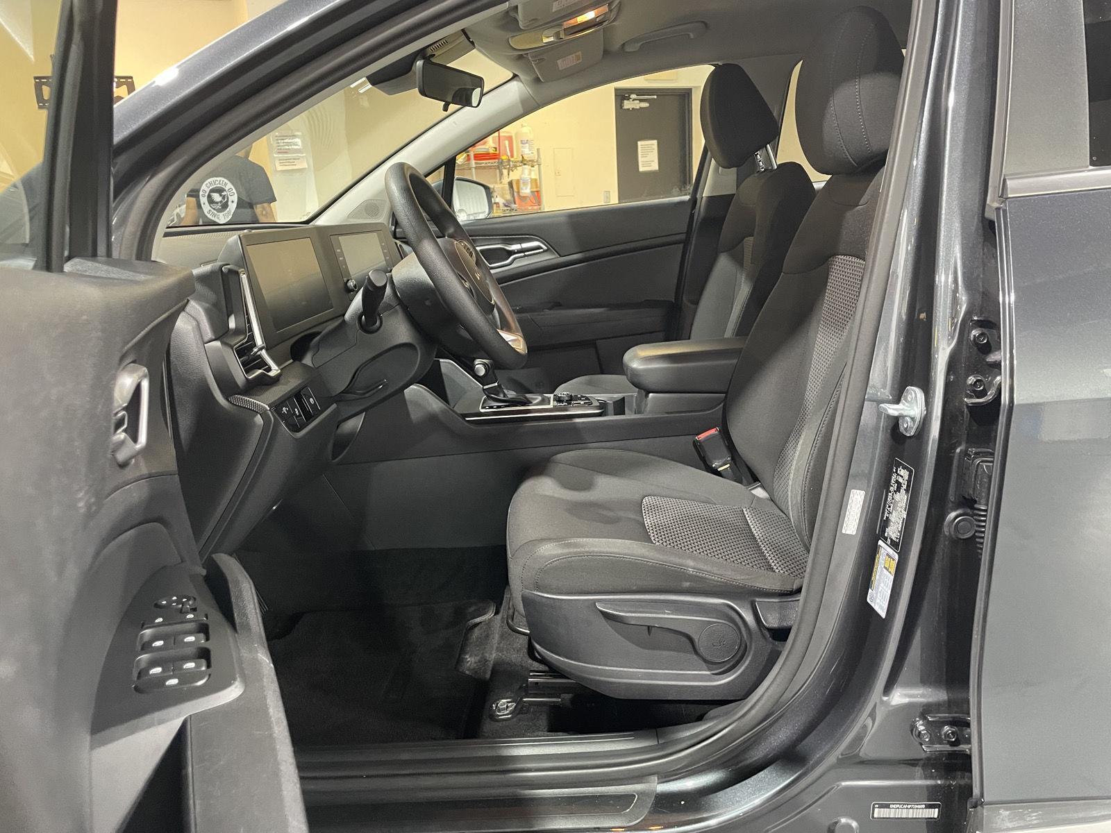 Vehicle photo 26