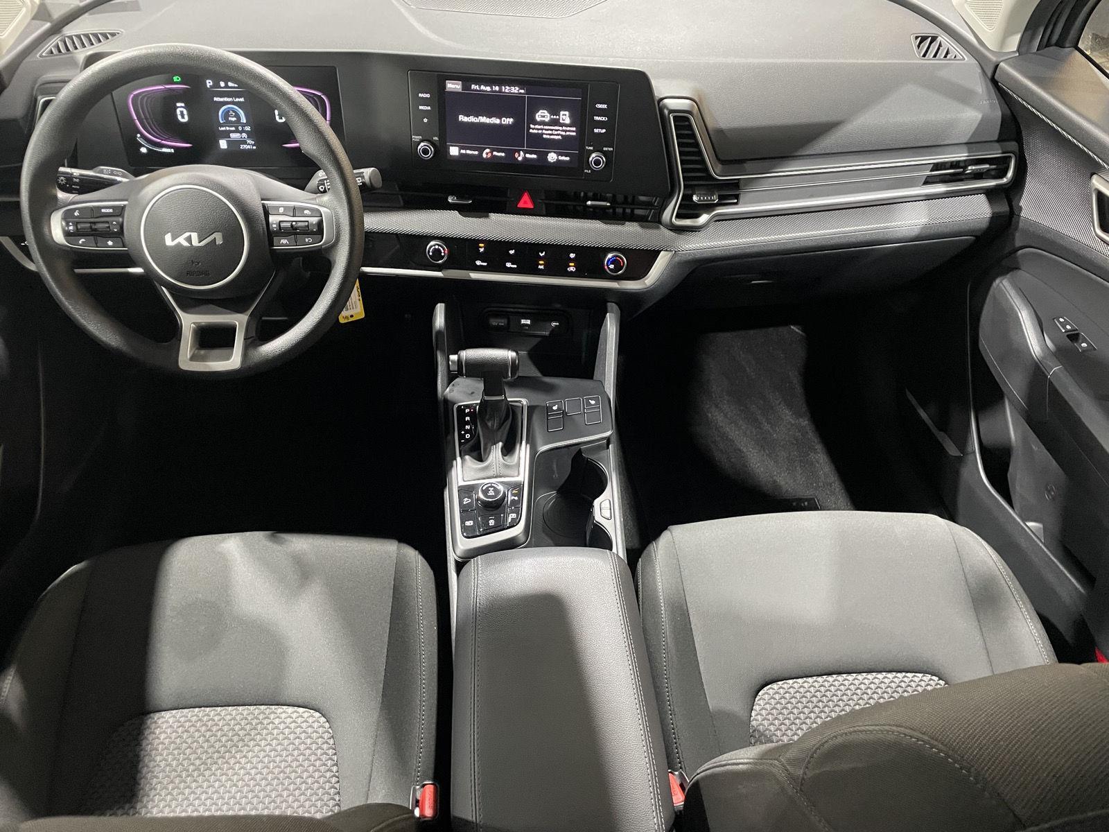 Vehicle photo 29