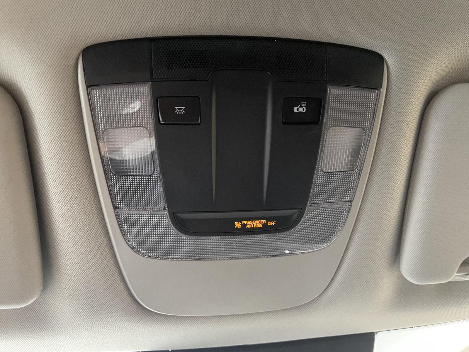 Vehicle photo 30