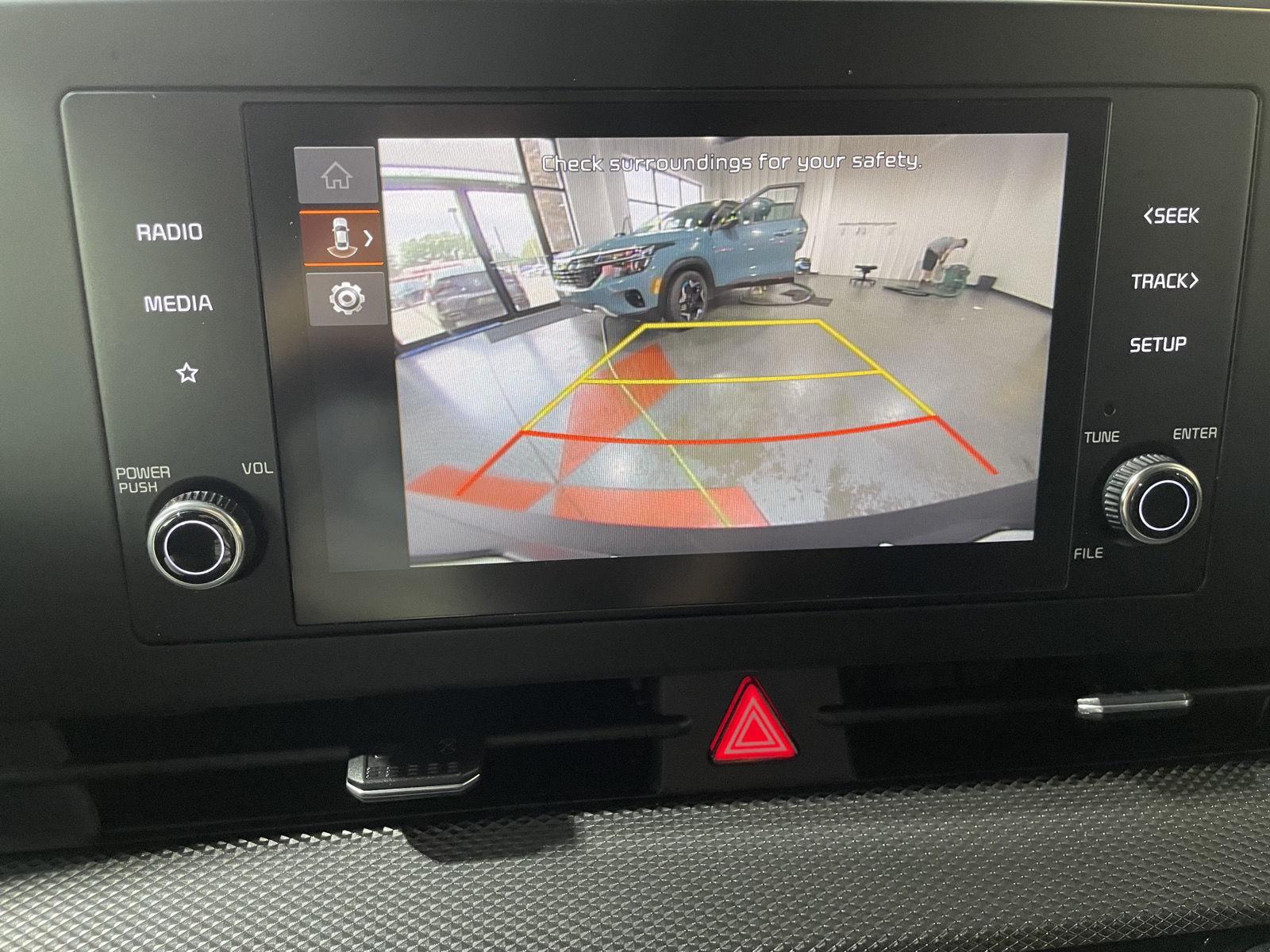 Vehicle photo 32