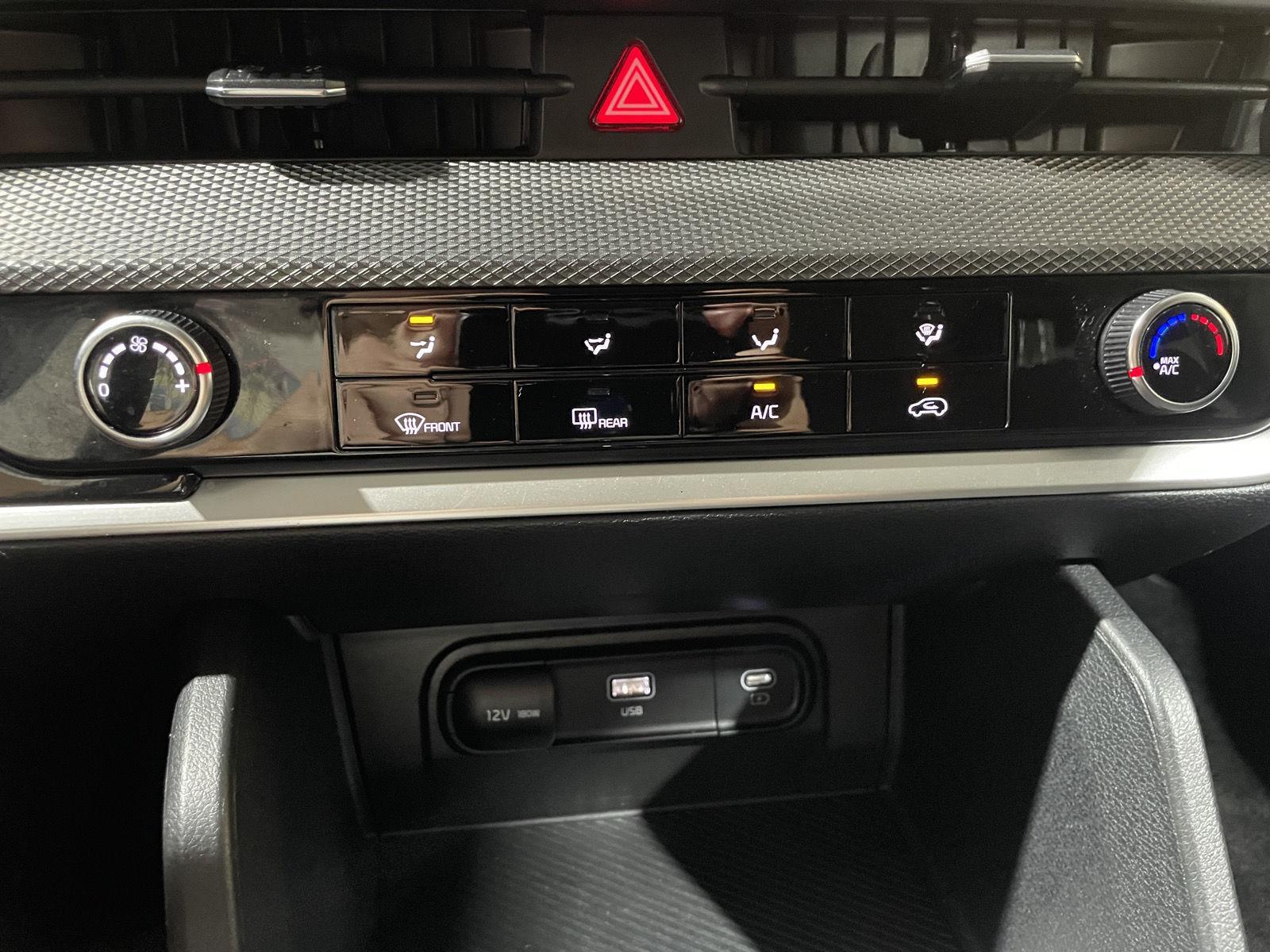 Vehicle photo 33