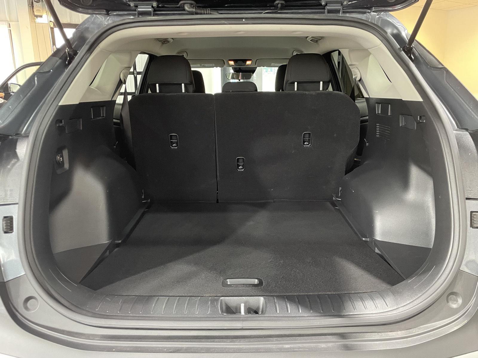 Vehicle photo 38