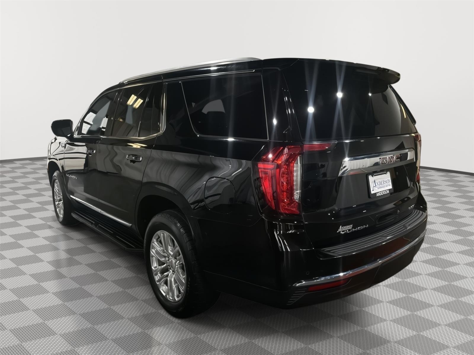 Vehicle photo 9