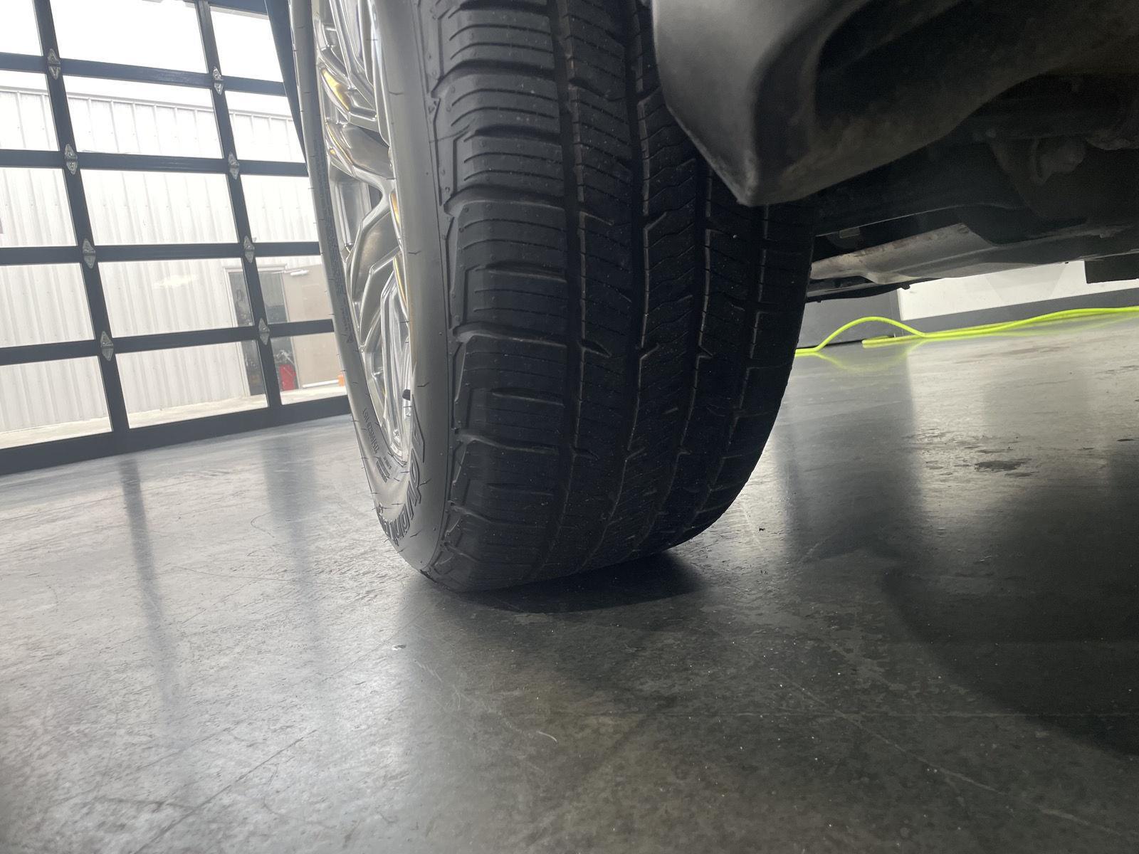 Vehicle photo 11