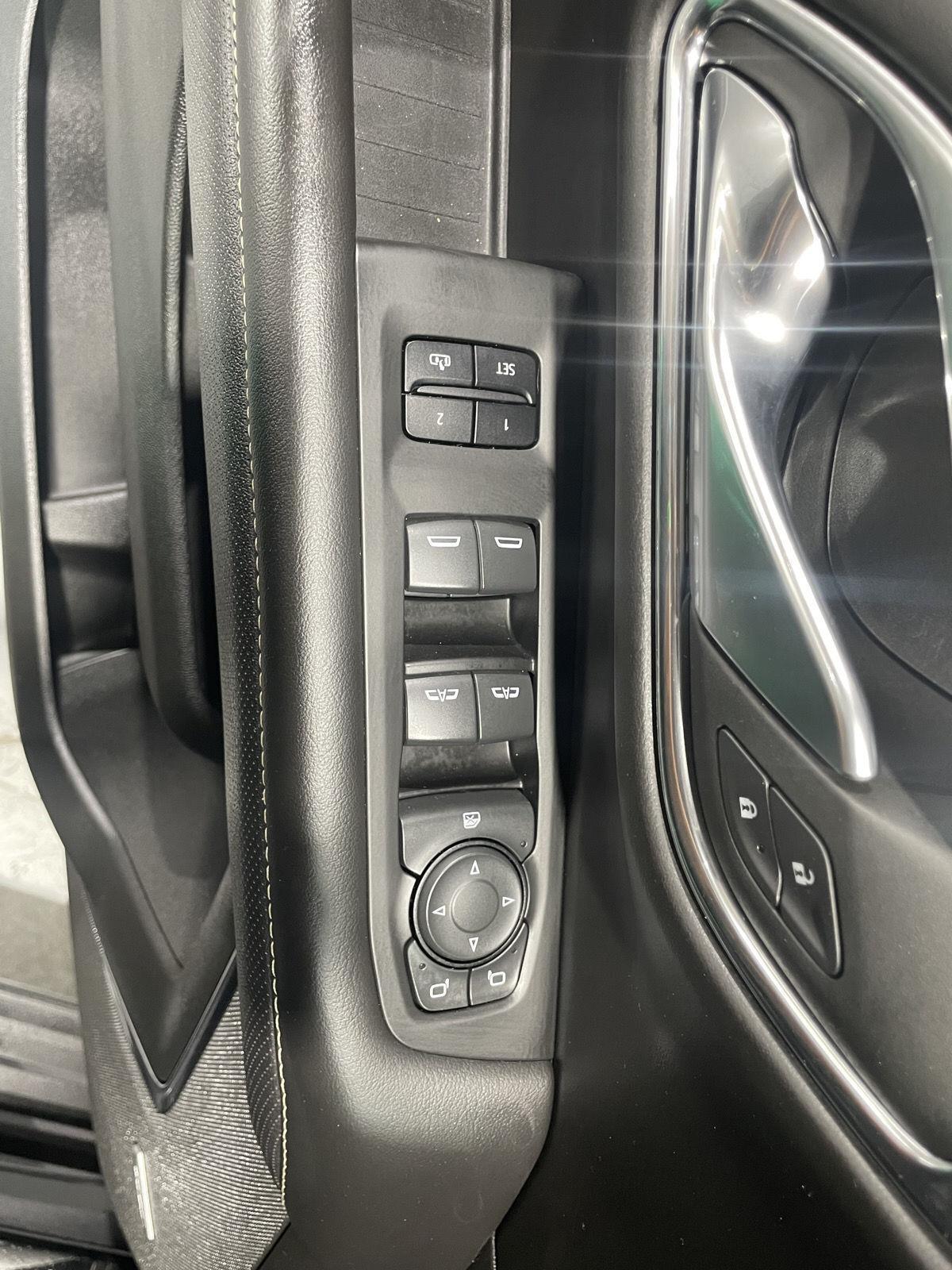 Vehicle photo 18