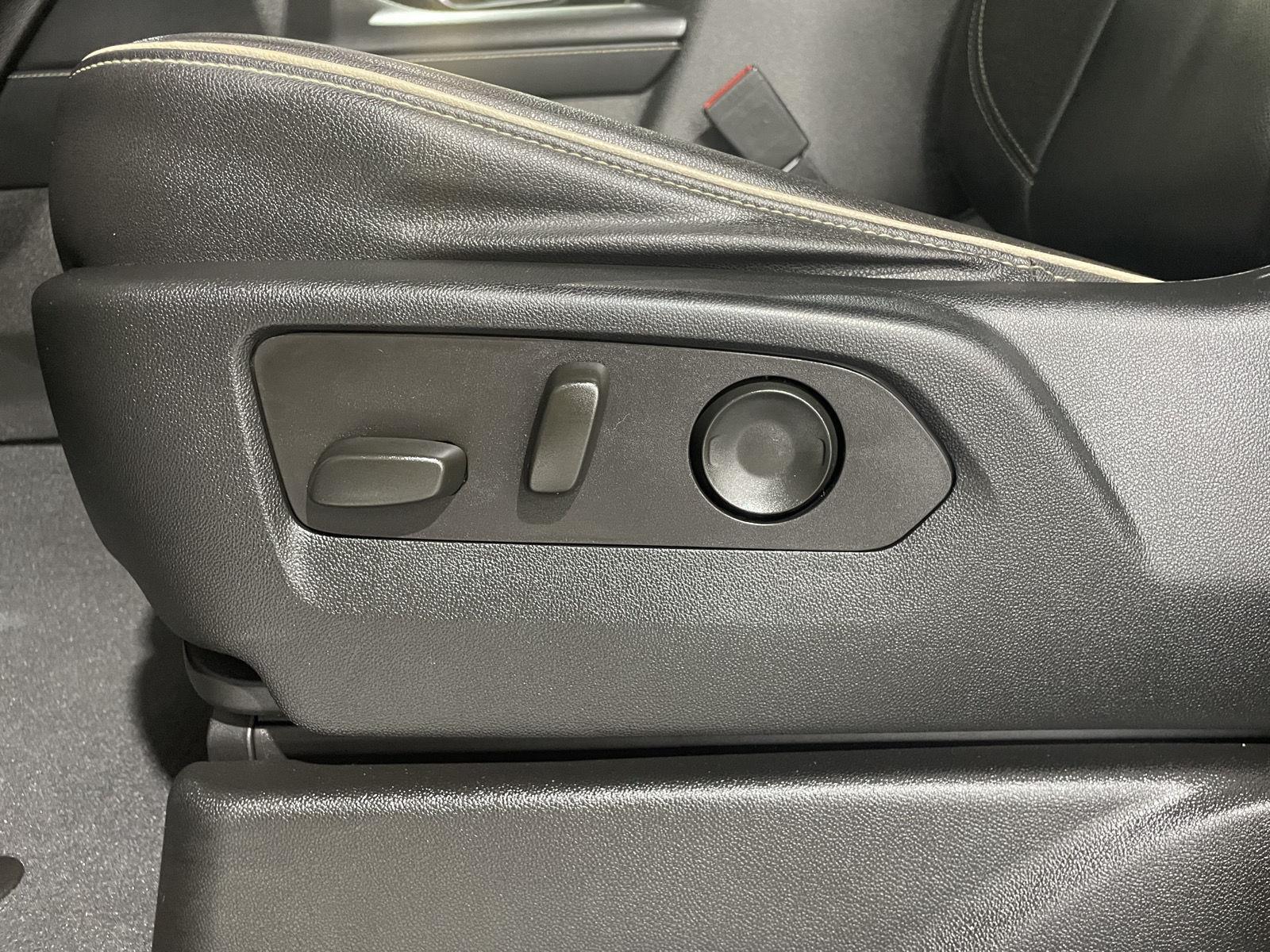 Vehicle photo 20