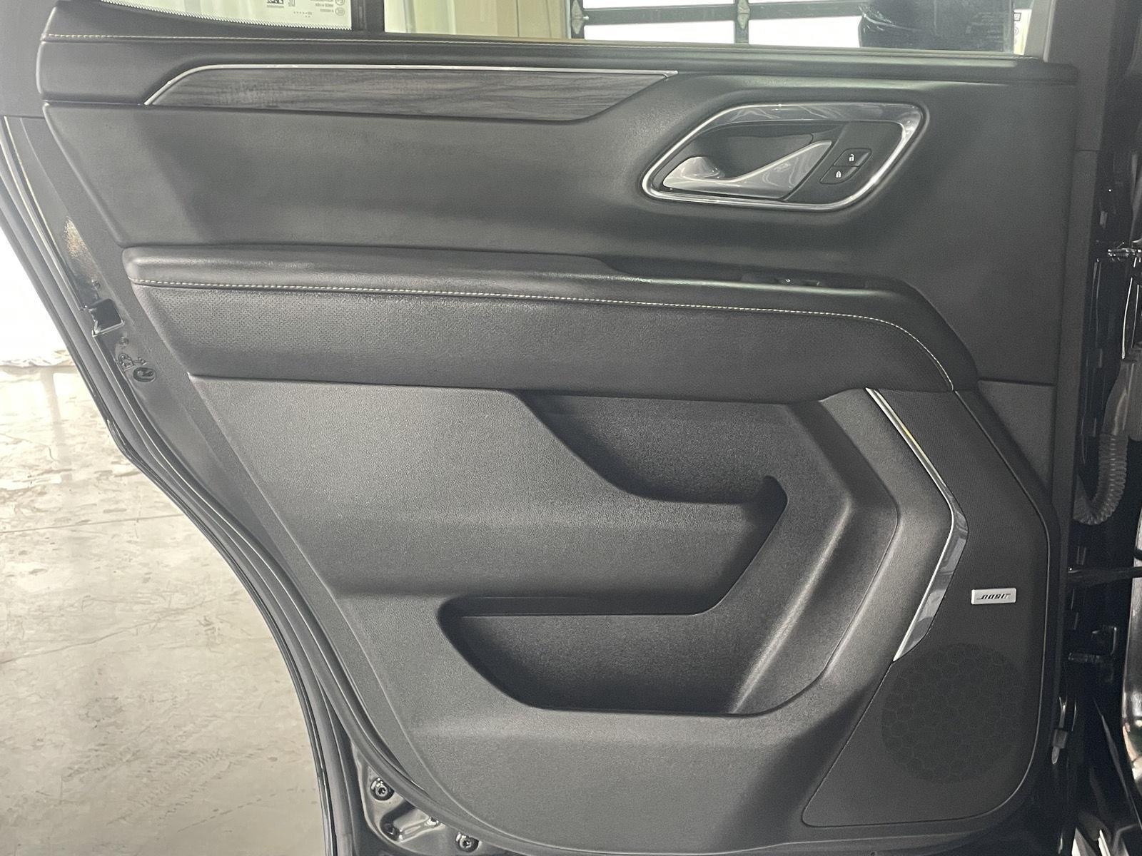 Vehicle photo 21