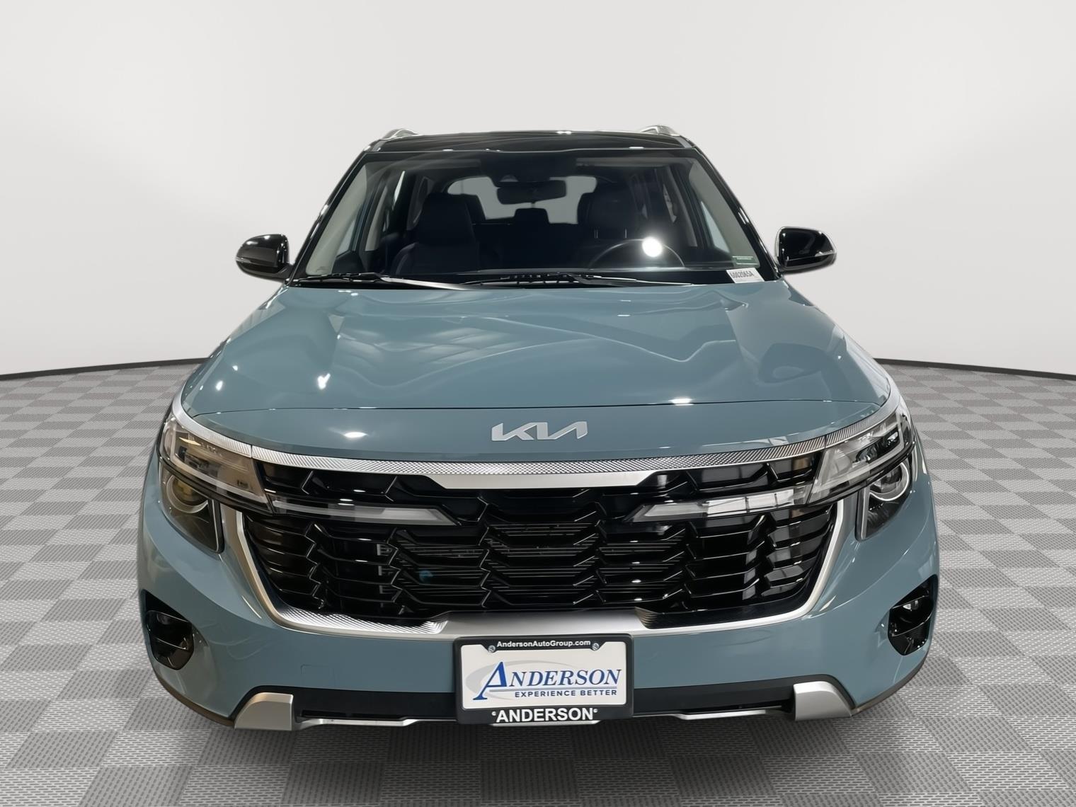 Vehicle photo 4