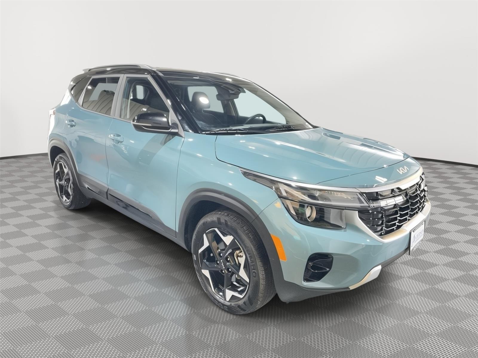 Vehicle photo 5