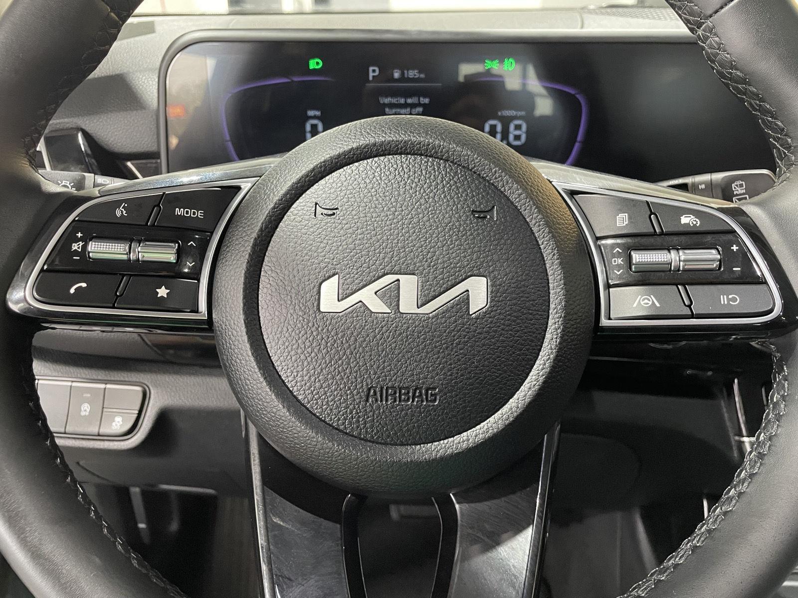 Vehicle photo 13