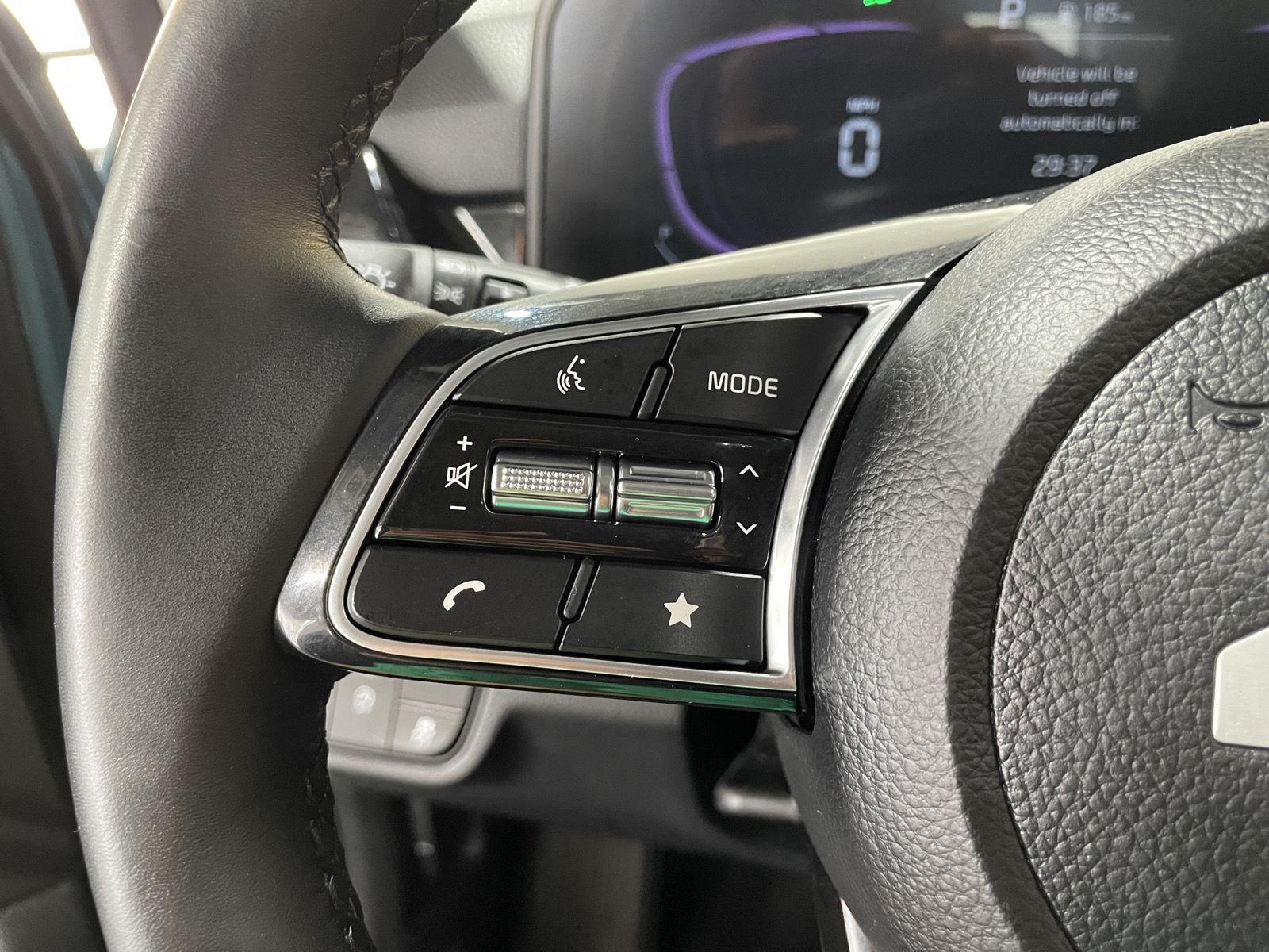 Vehicle photo 14