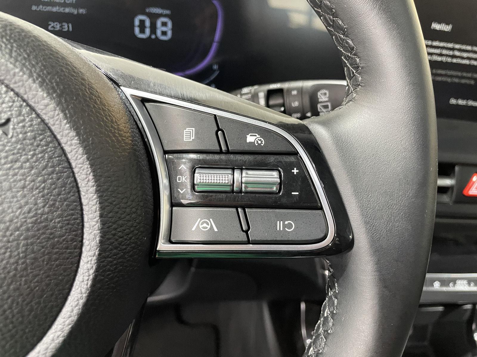 Vehicle photo 15