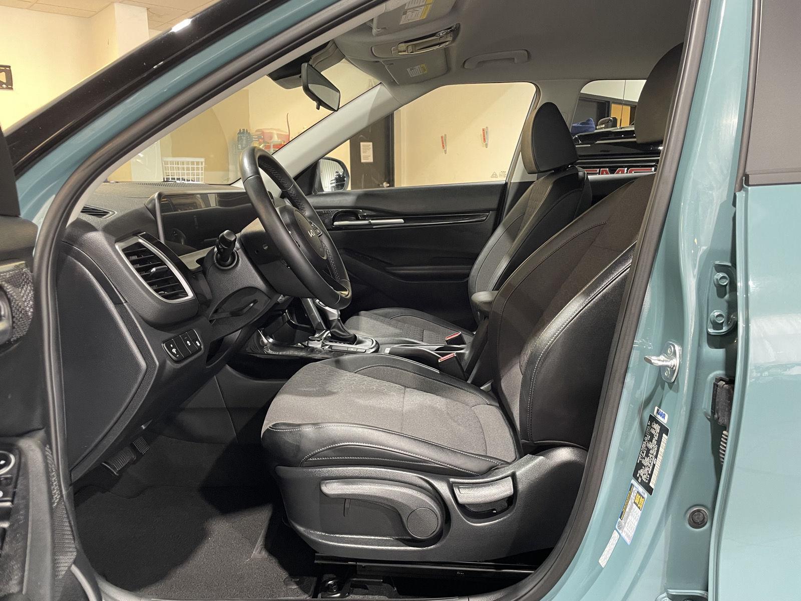 Vehicle photo 18