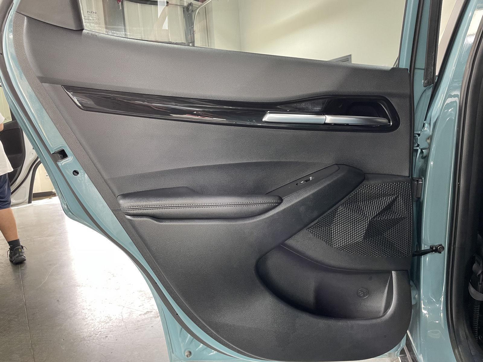 Vehicle photo 20