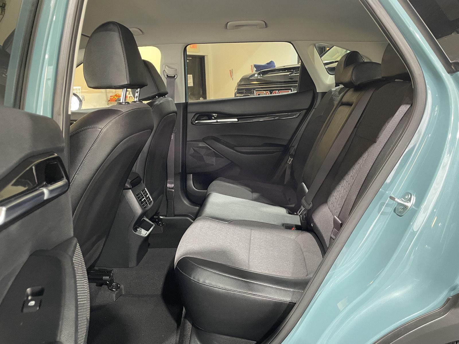 Vehicle photo 21