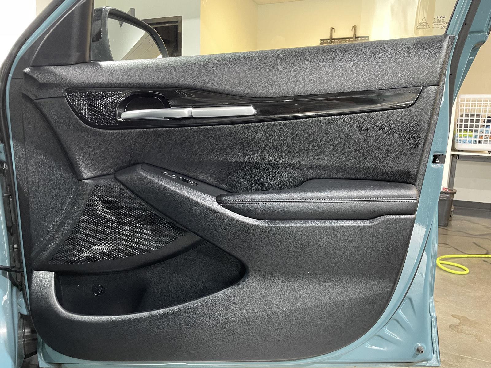 Vehicle photo 24