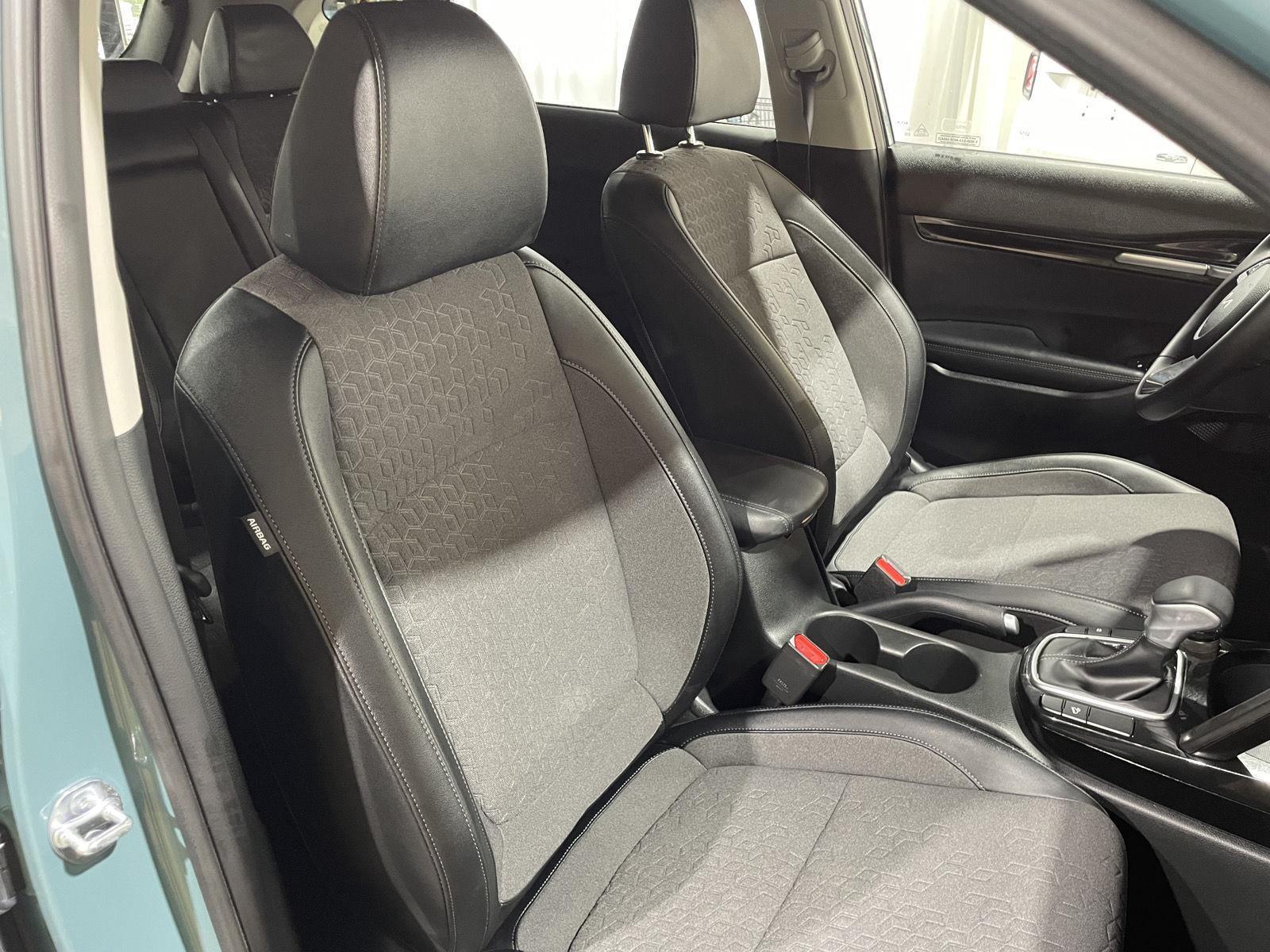 Vehicle photo 26