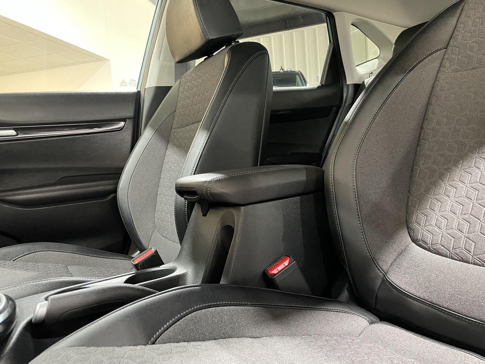 Vehicle photo 28