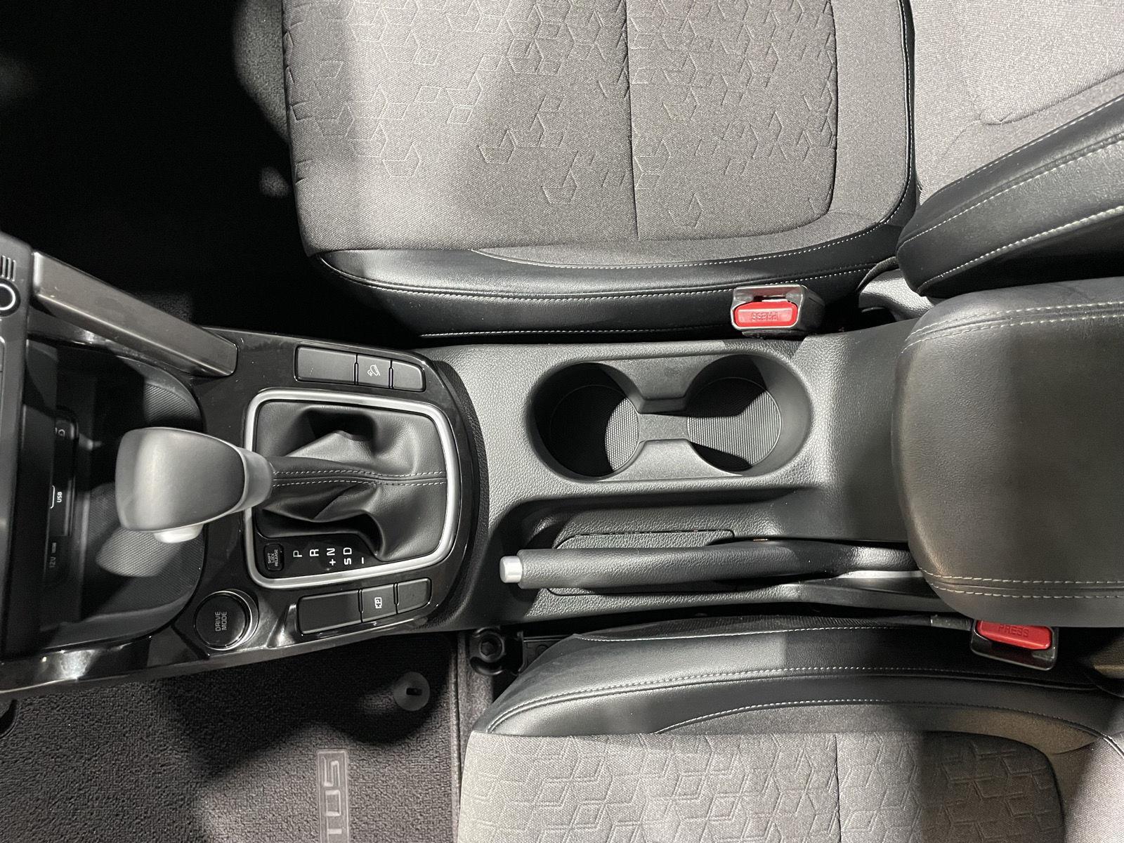 Vehicle photo 29