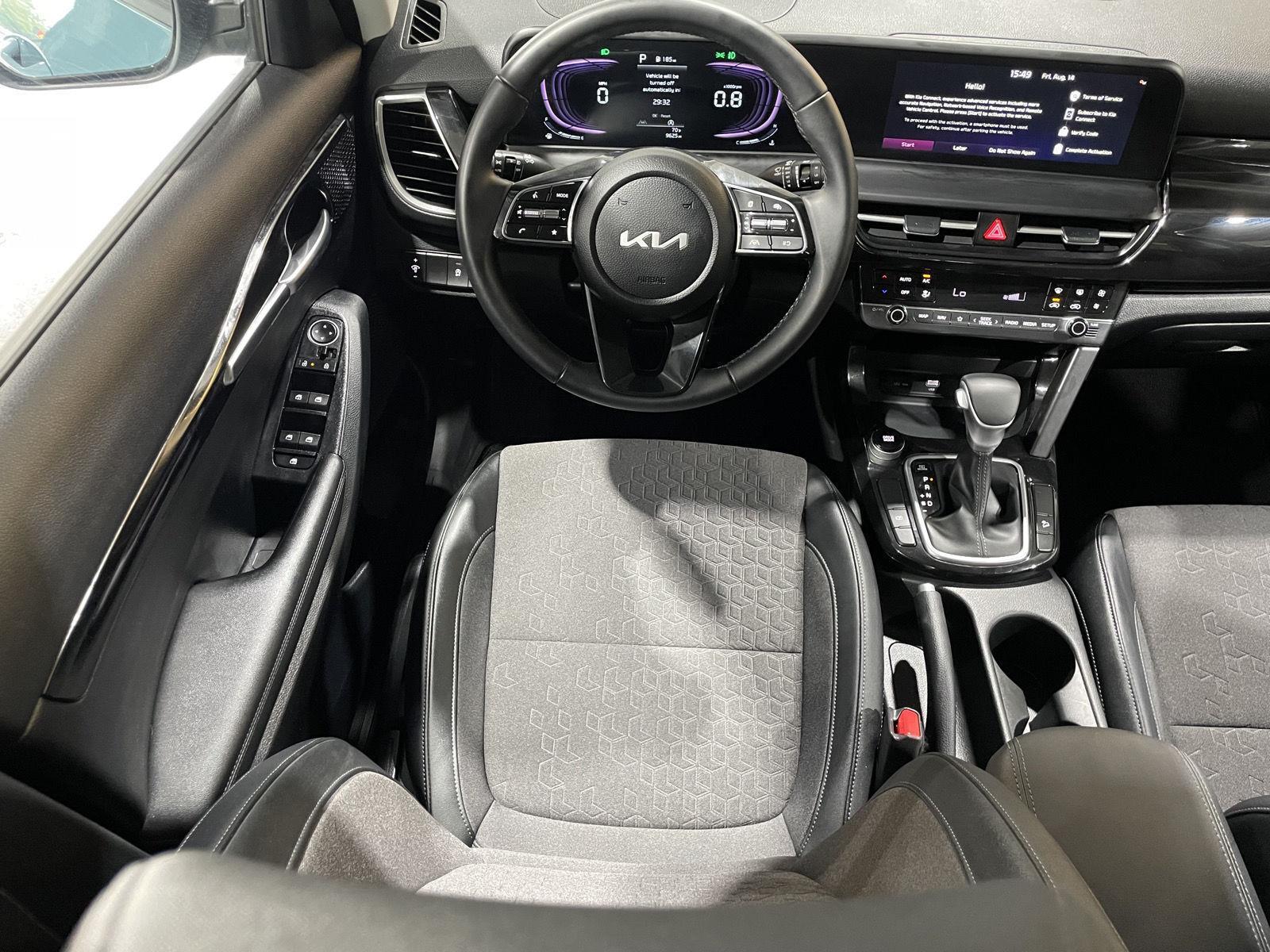 Vehicle photo 35
