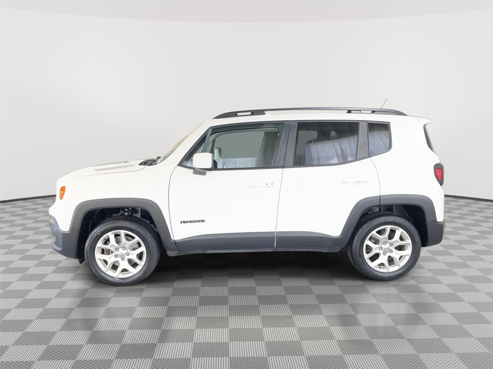 Vehicle photo 2