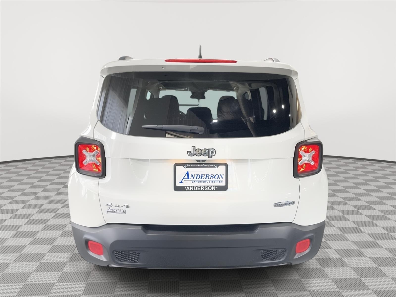 Vehicle photo 8