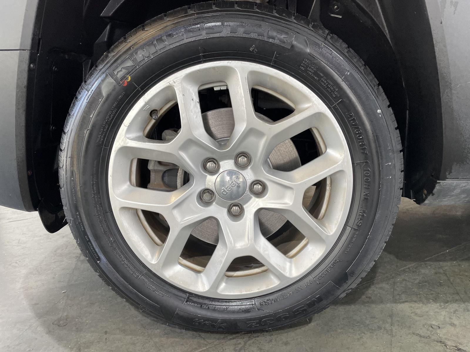 Vehicle photo 10