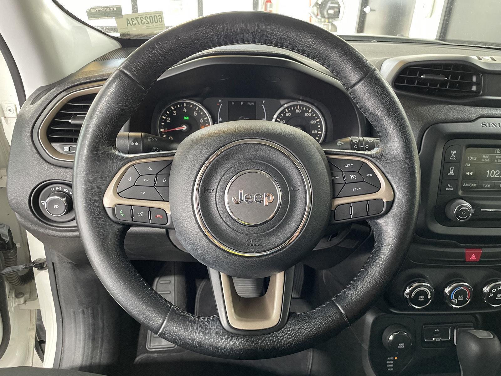 Vehicle photo 12