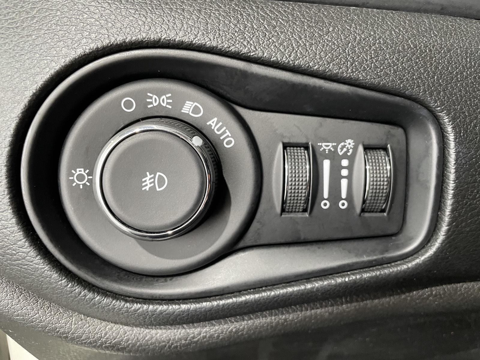 Vehicle photo 16