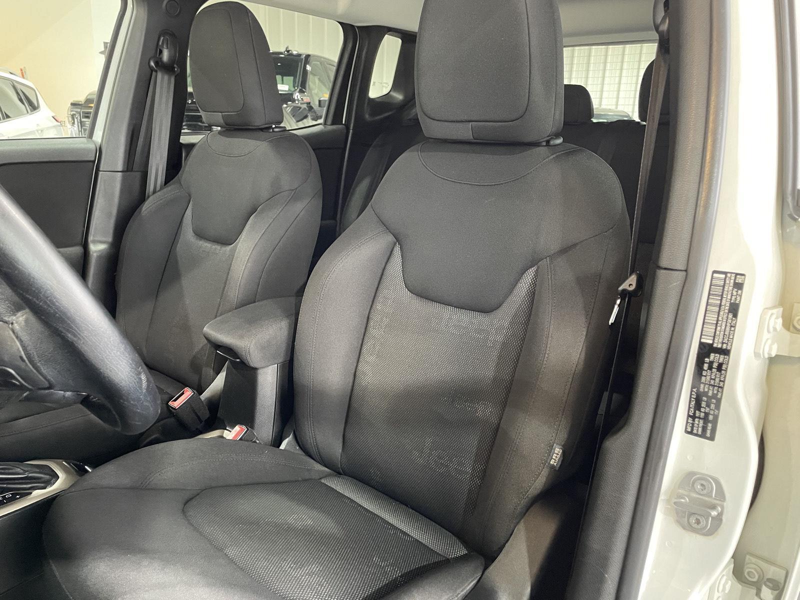 Vehicle photo 20