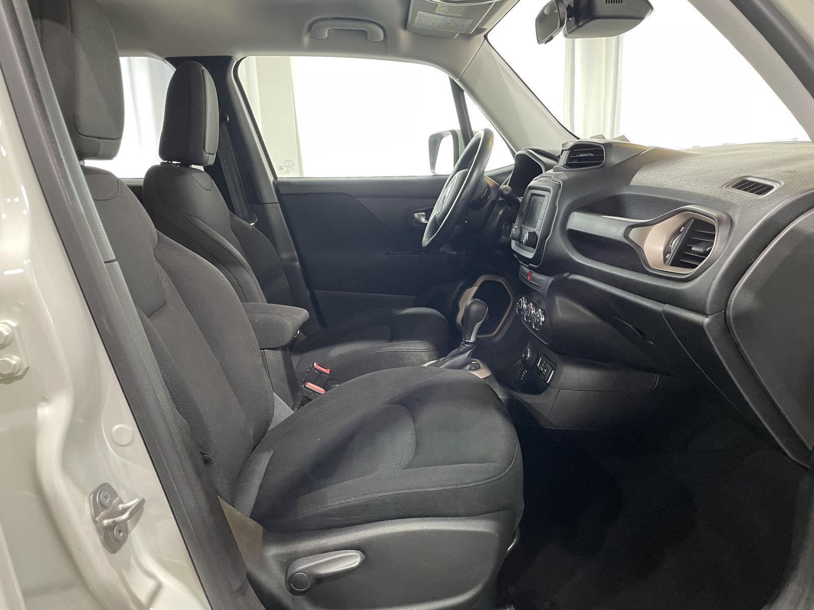 Vehicle photo 24