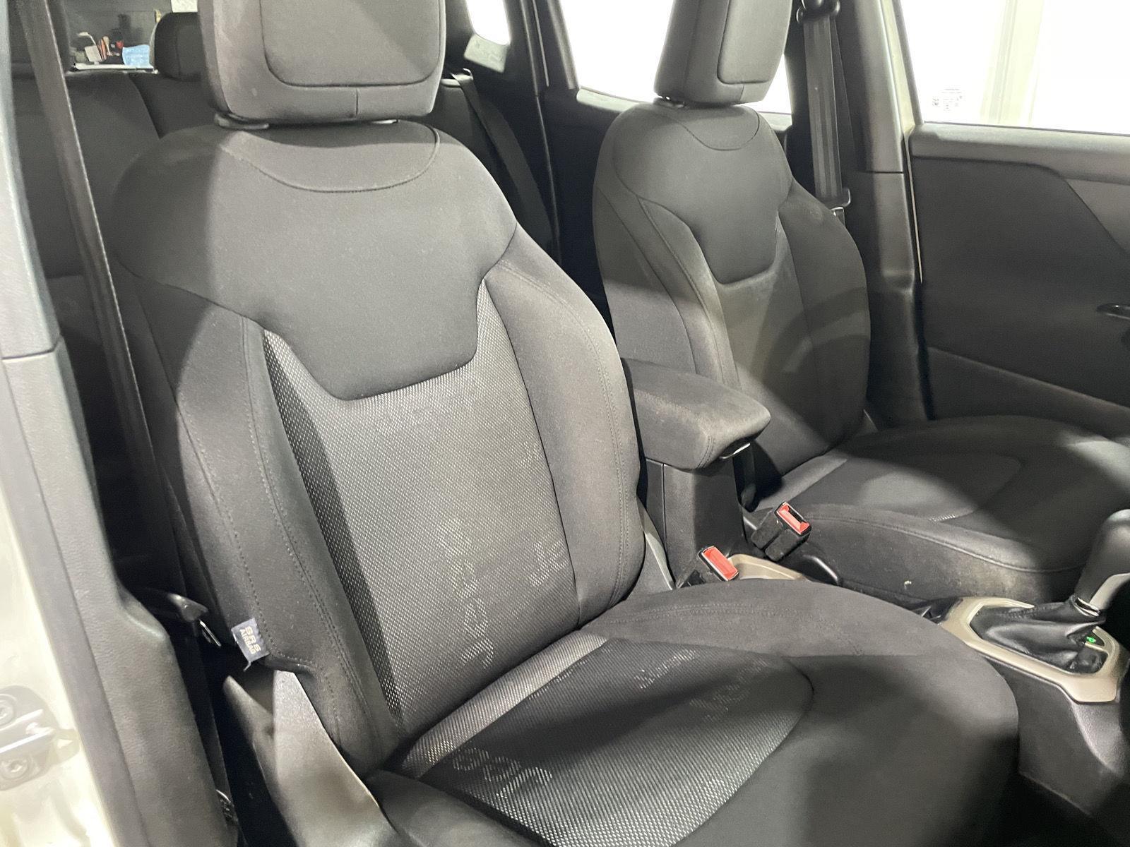 Vehicle photo 25