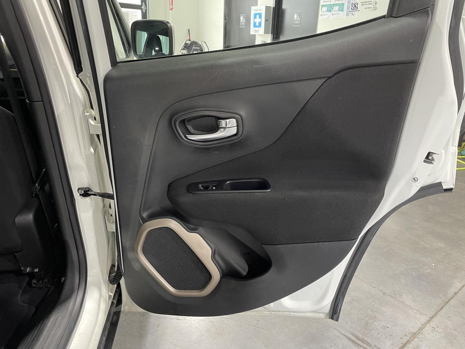 Vehicle photo 26