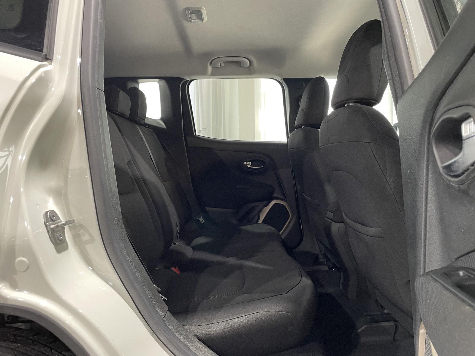 Vehicle photo 27