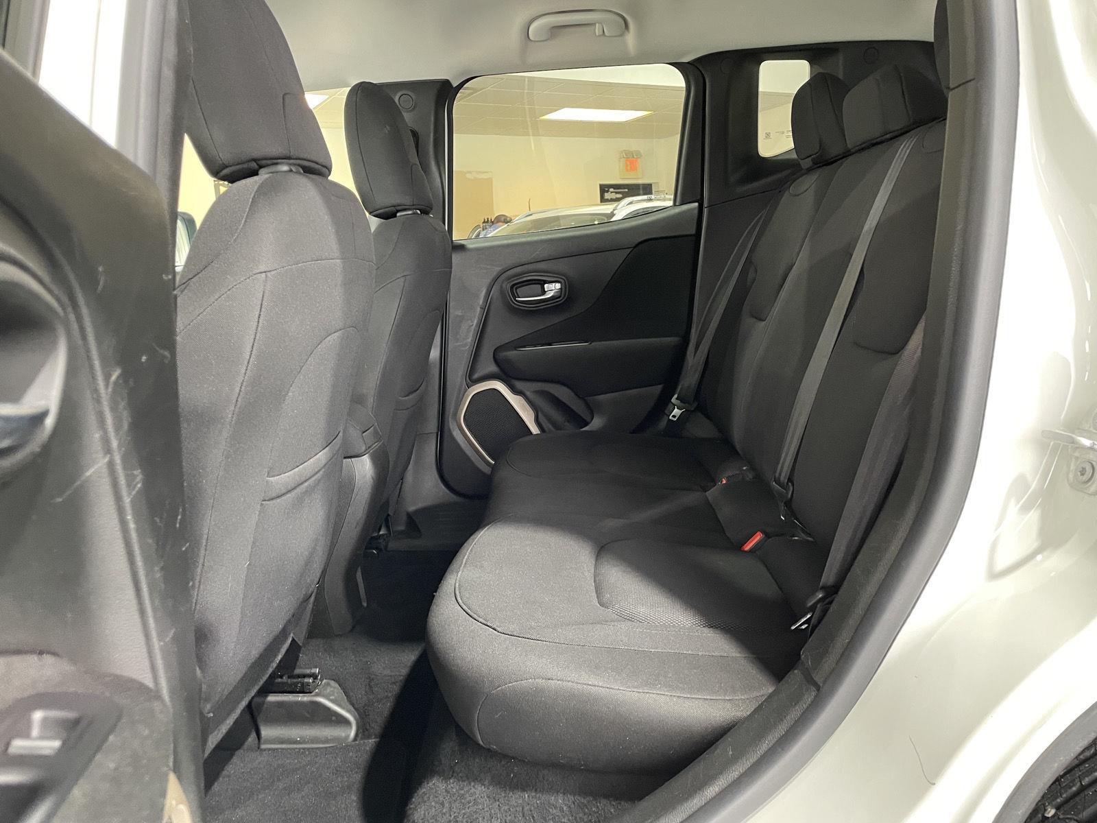 Vehicle photo 29