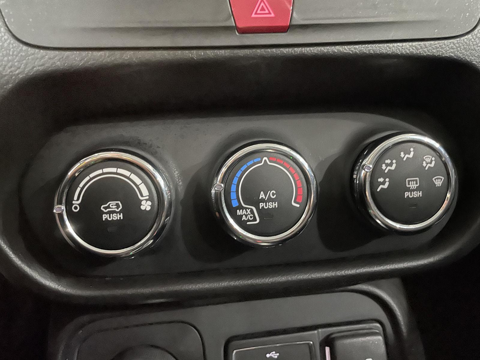 Vehicle photo 31