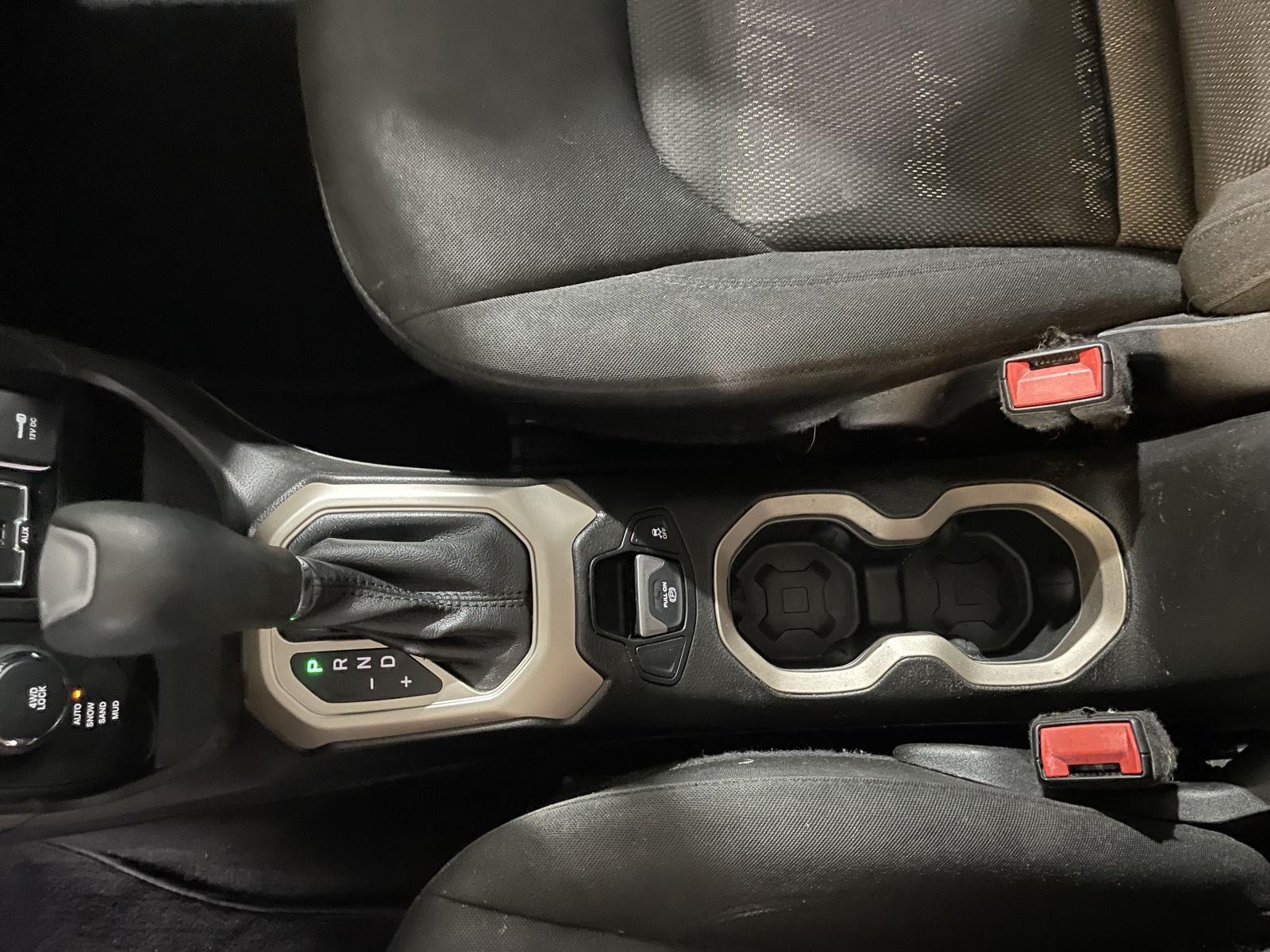 Vehicle photo 32