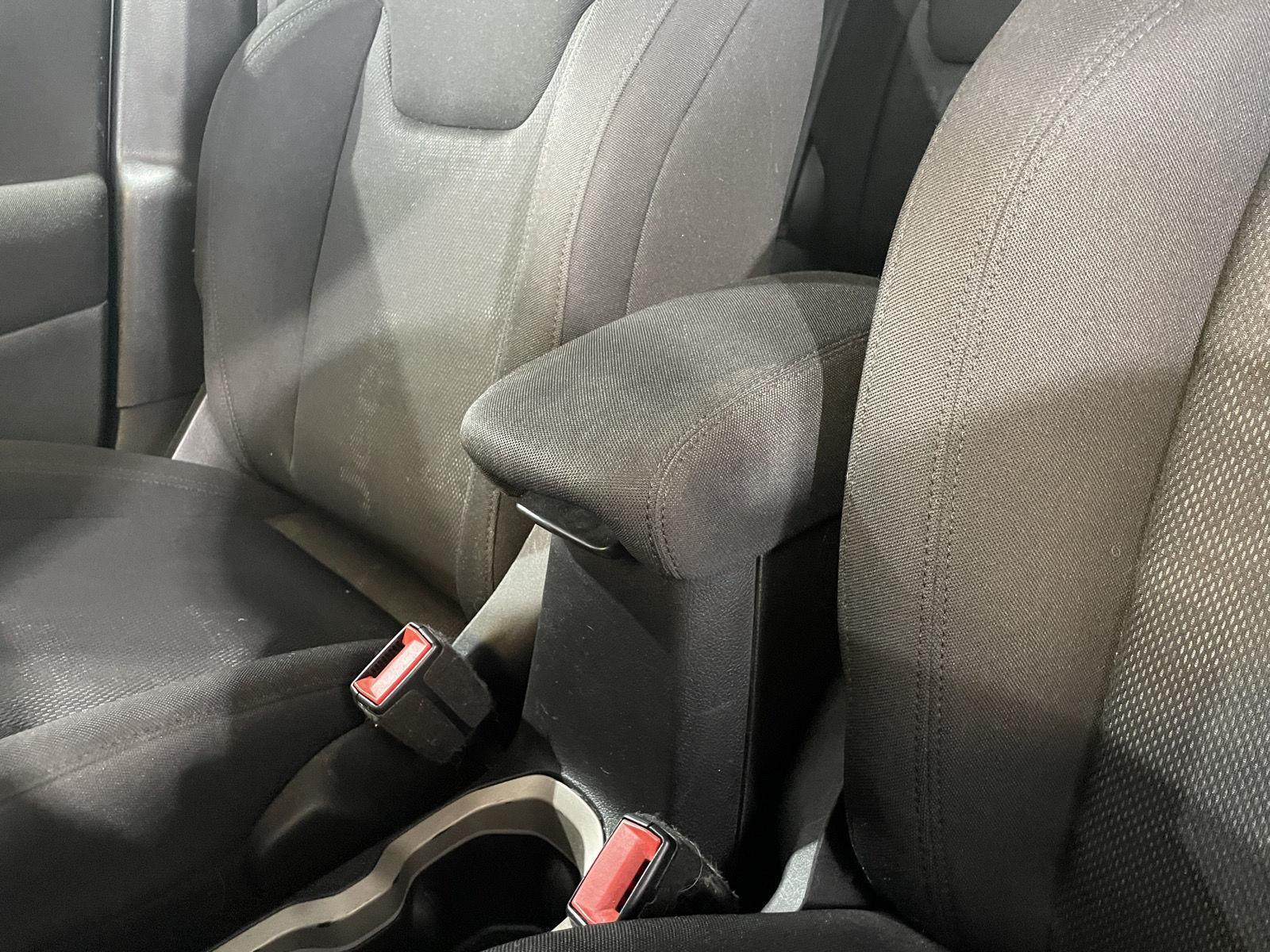 Vehicle photo 34