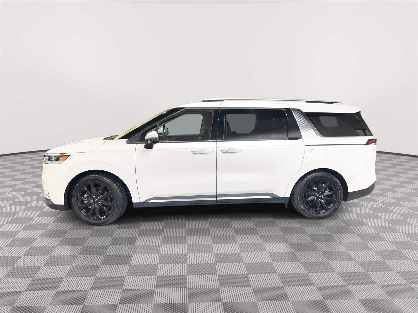 Vehicle photo 2