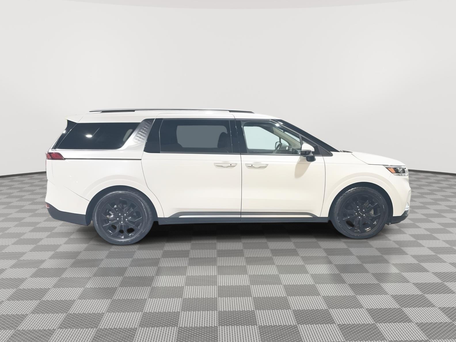 Vehicle photo 6
