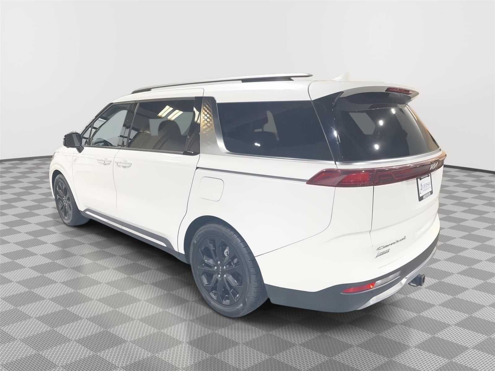Vehicle photo 9