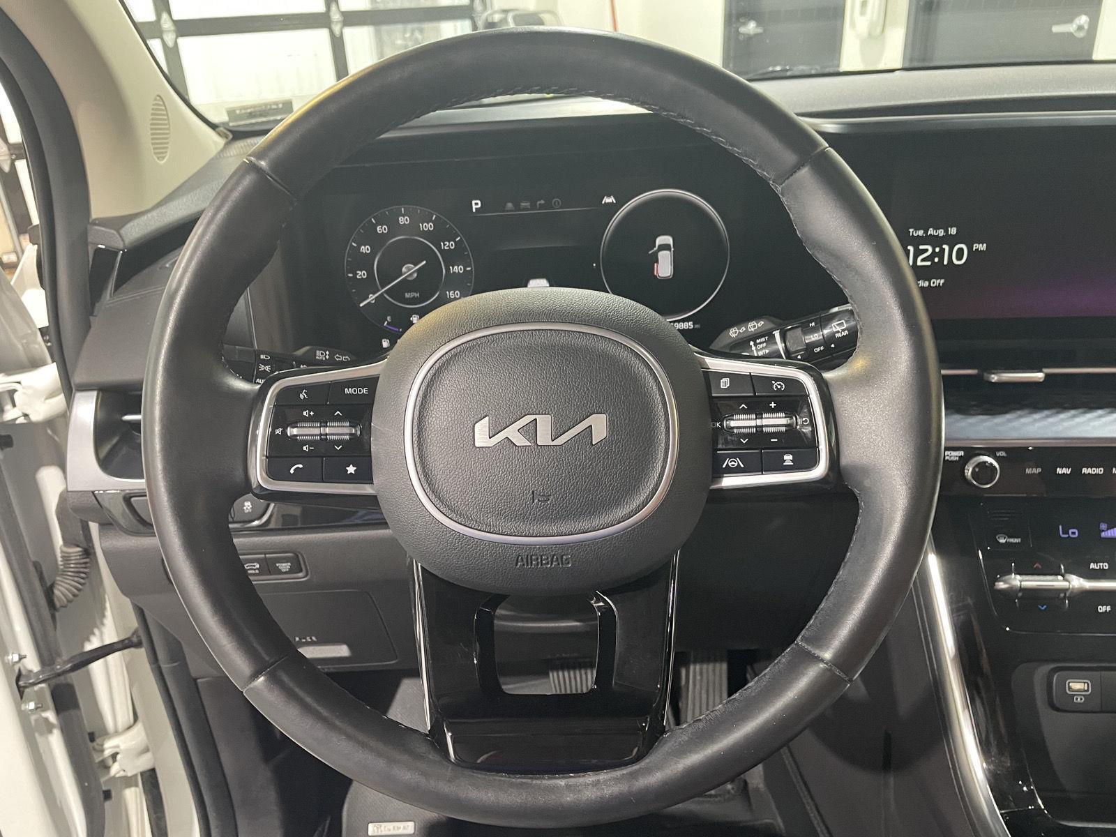 Vehicle photo 12