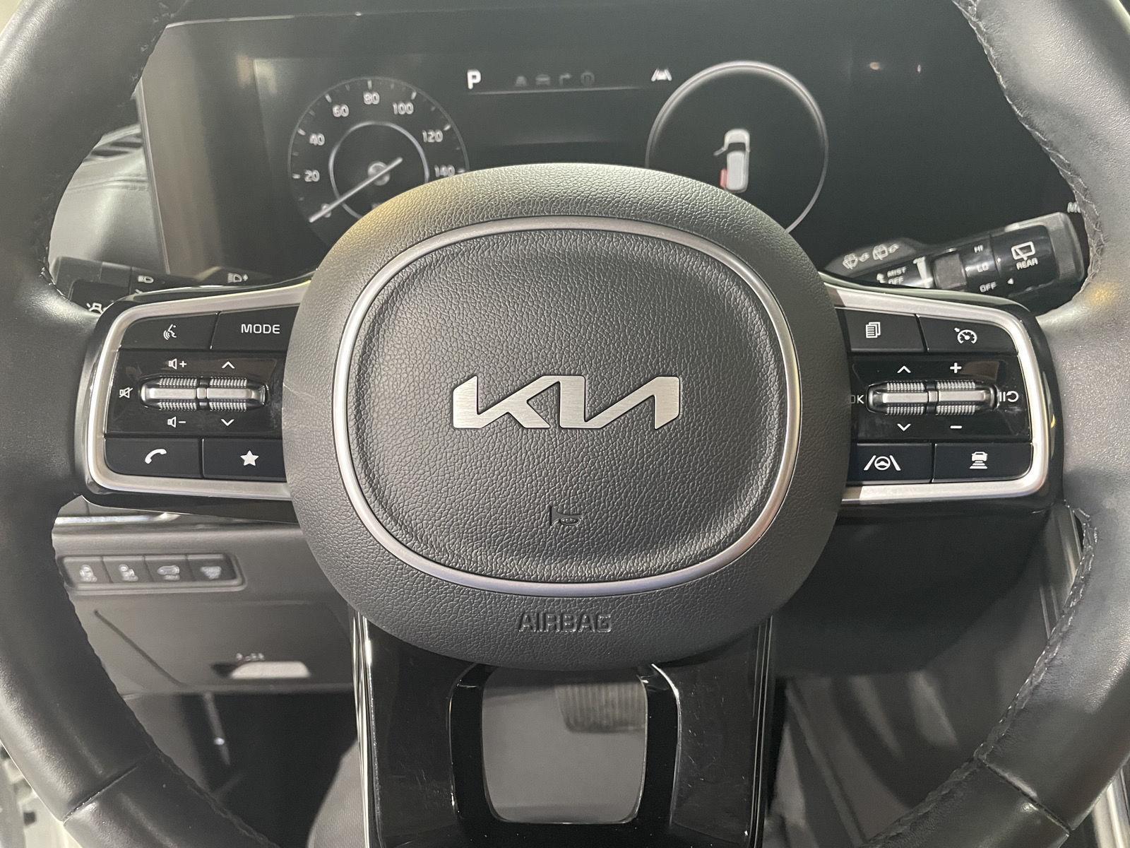 Vehicle photo 13