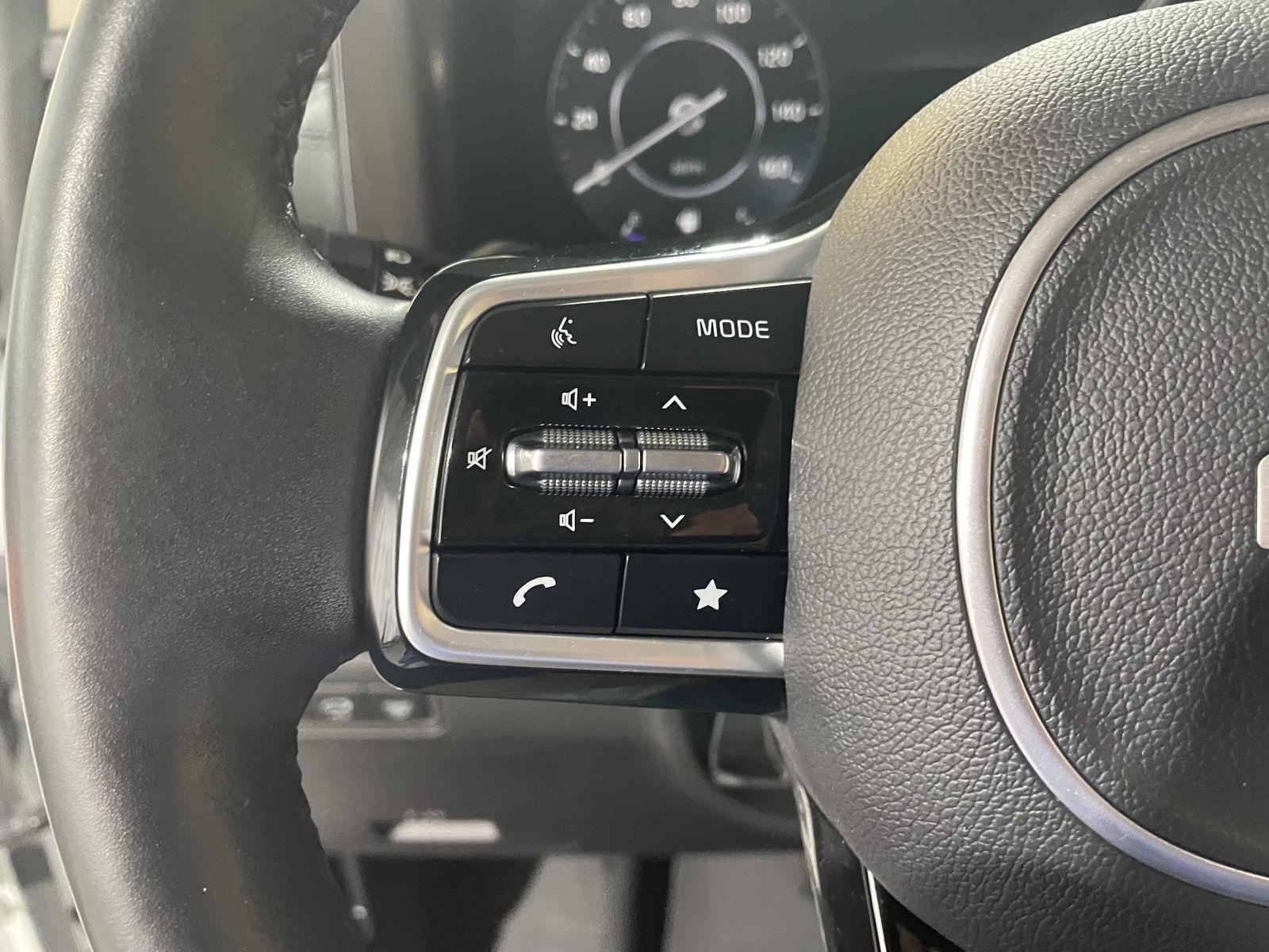 Vehicle photo 14