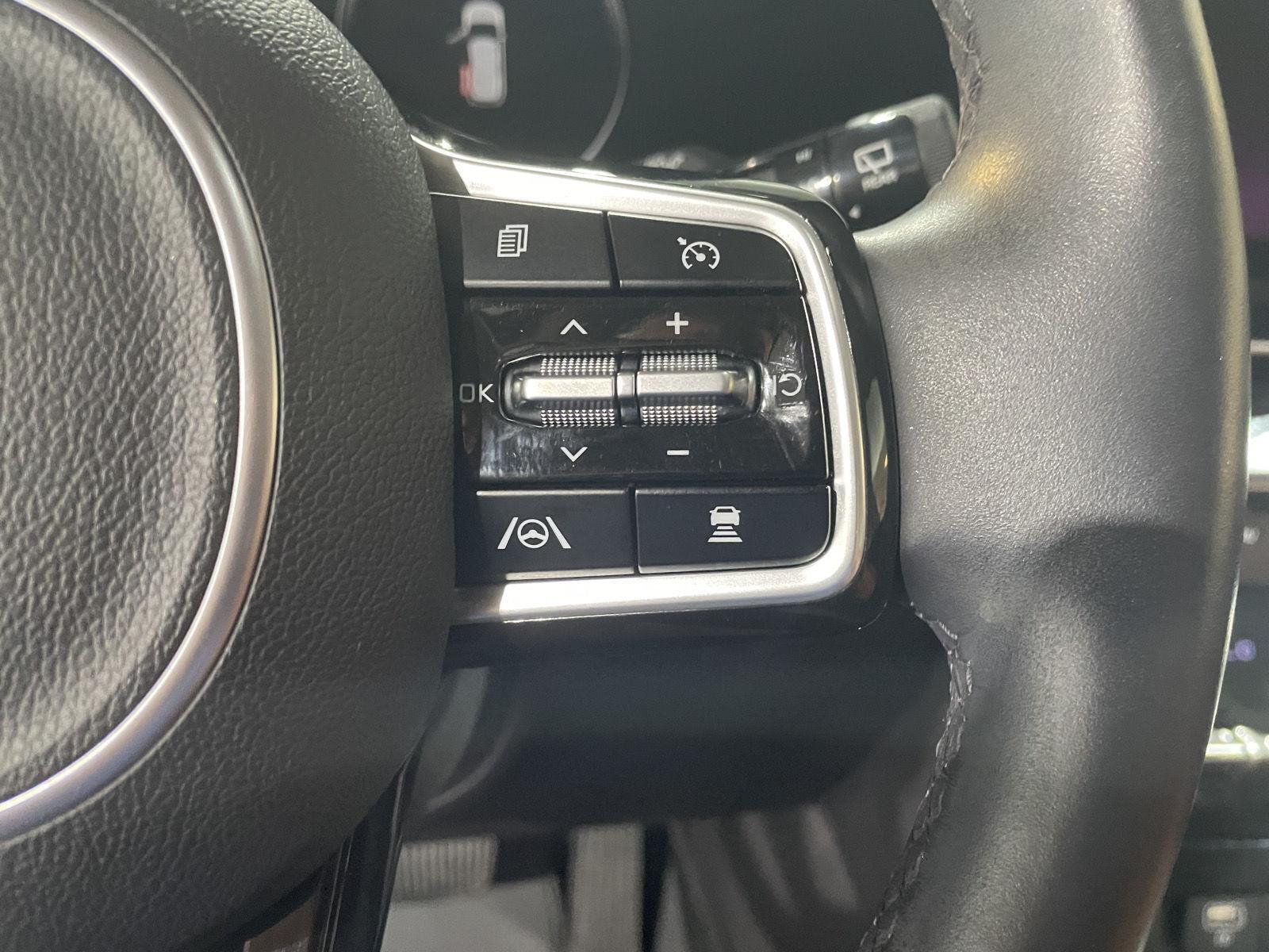 Vehicle photo 15