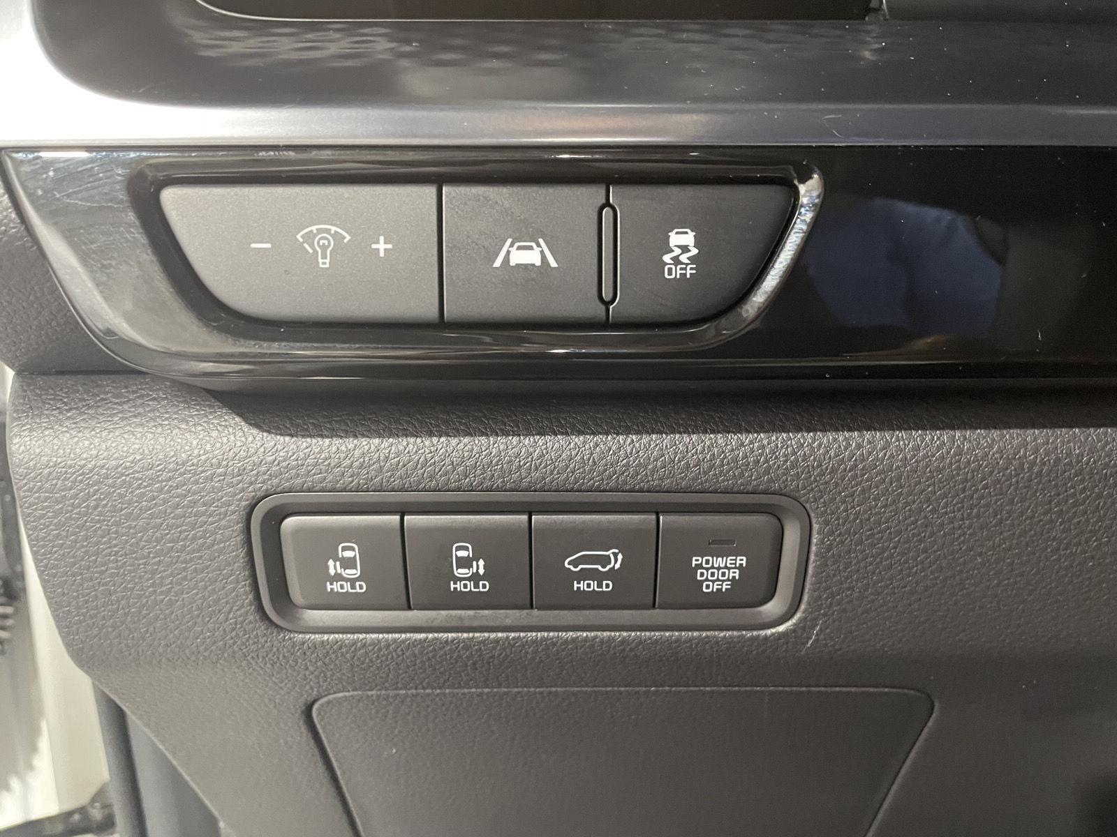 Vehicle photo 16